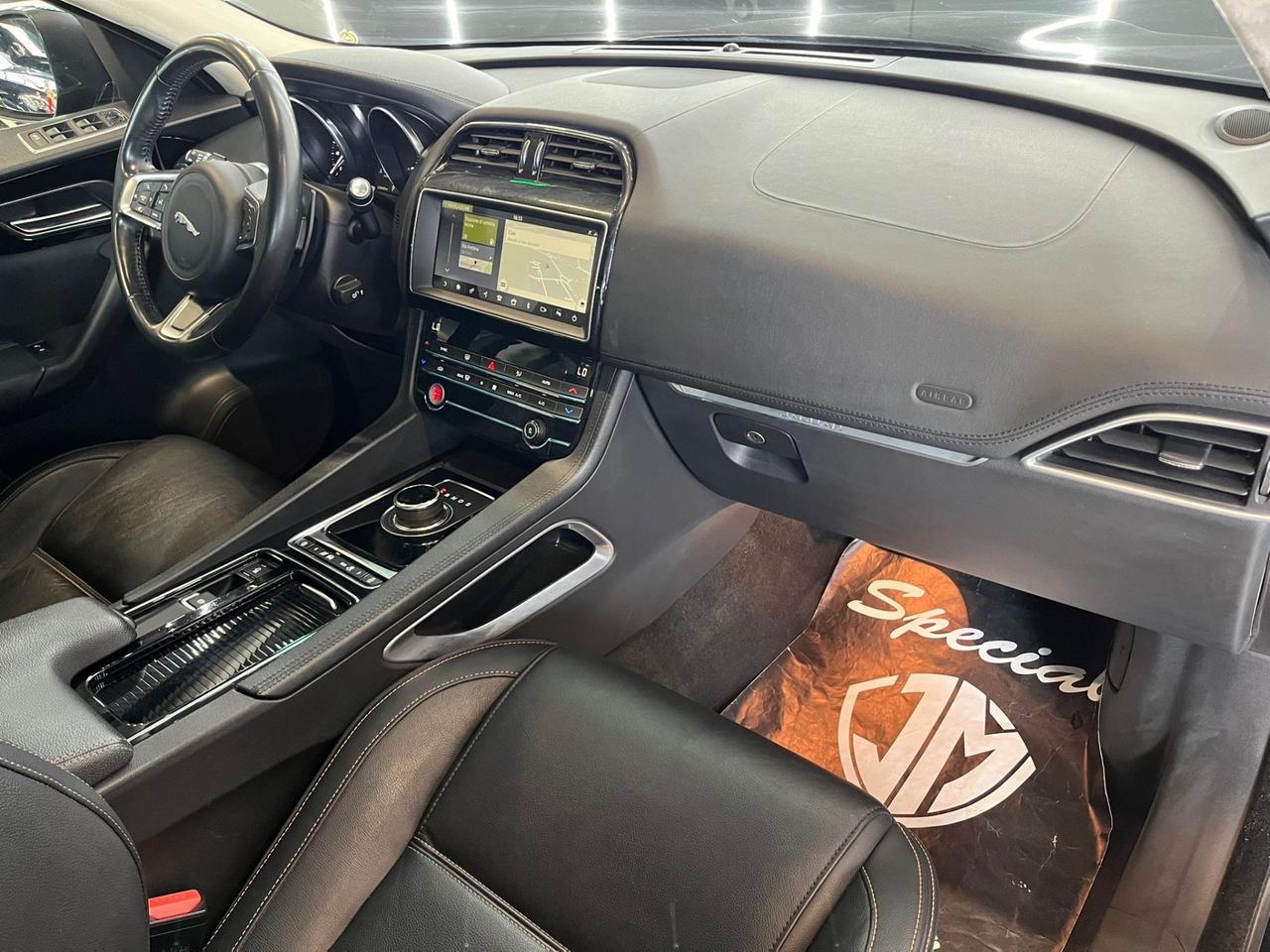 Jaguar F-Pace 2.0 D 180 CV AWD aut.Portfolio