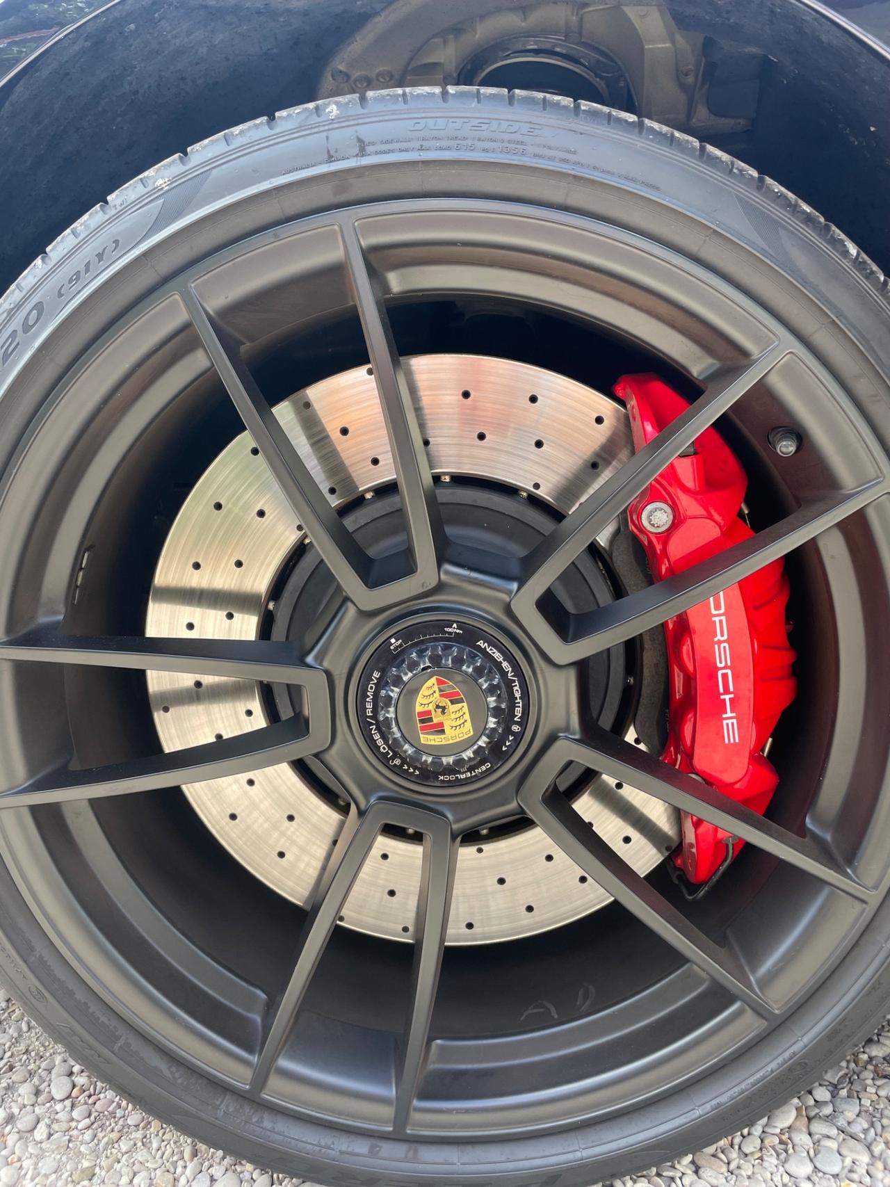 Porsche 911 Carrera 4 GTS Cabriolet
