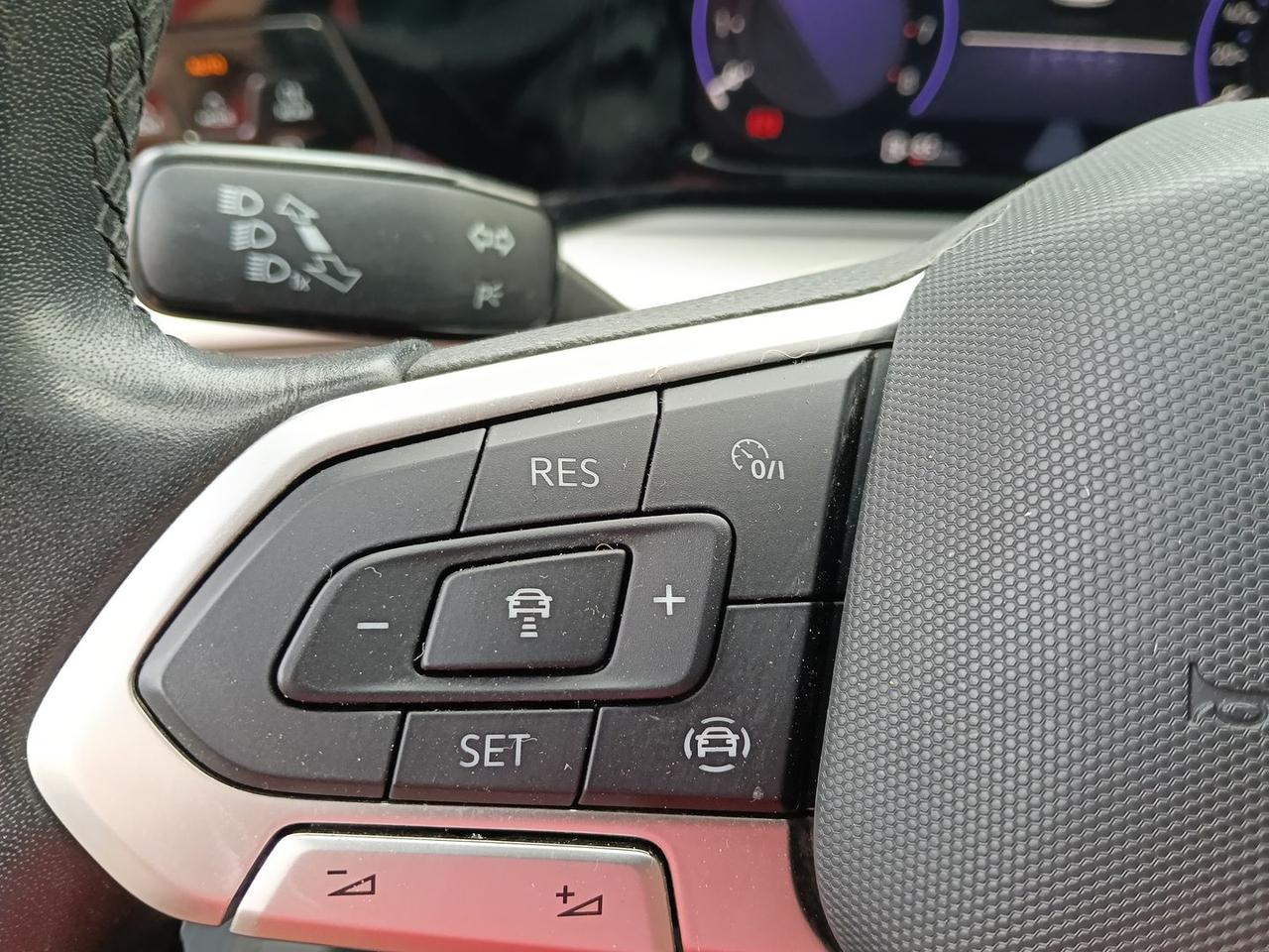 Volkswagen Golf 1.5 TSI Life #11539