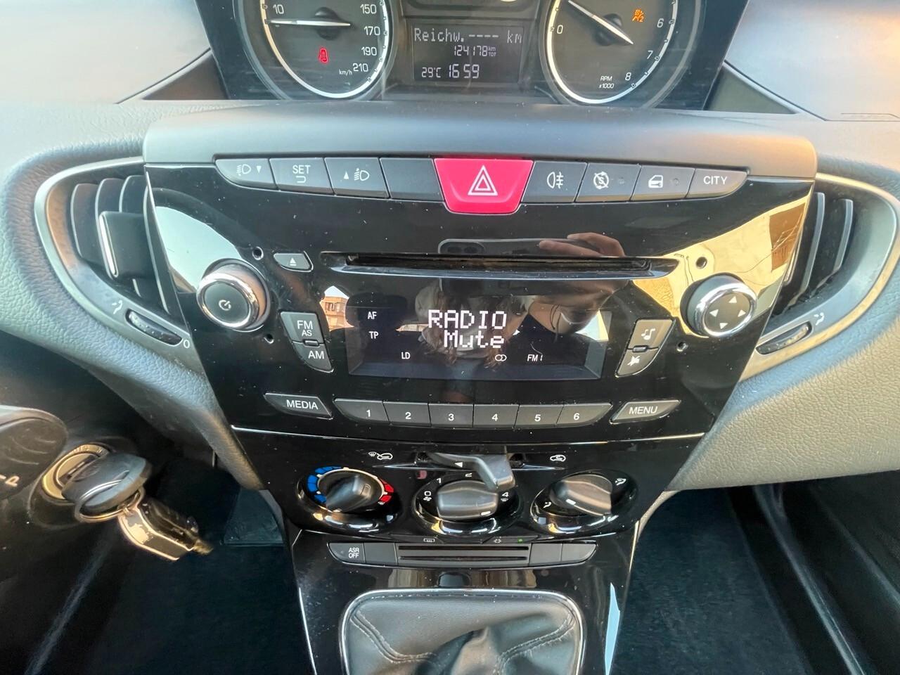 Lancia Ypsilon 1.2 69 CV 5 porte S&S Platinum