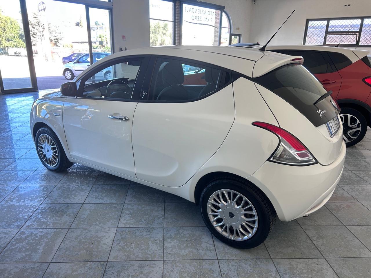 Lancia Ypsilon 1.2 69 CV 5 porte GPL Ecochic Silver