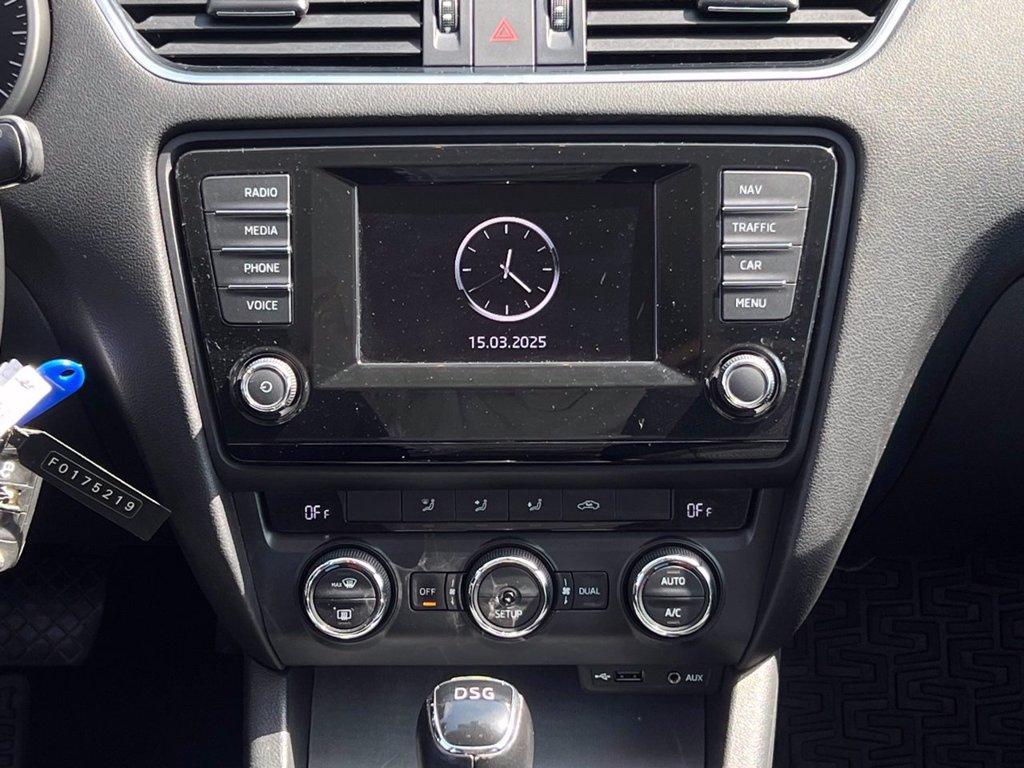 SKODA Octavia Wagon 1.6 tdi cr Executive 105cv dsg del 2015