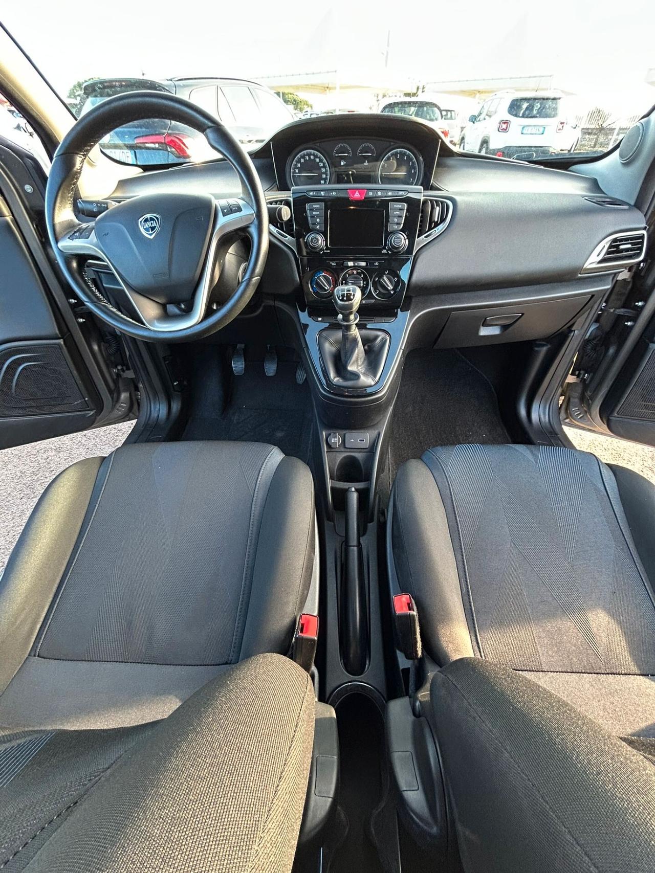 Lancia Ypsilon 1.2 69 CV 5 porte S&S Platinum