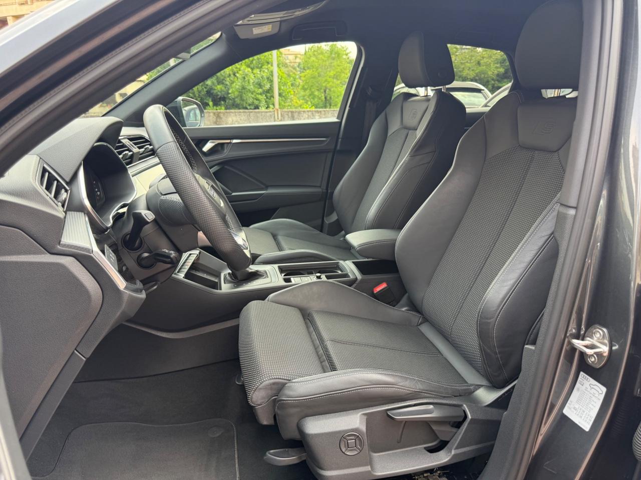Audi Q3 Sportback 45 TFSI e S tronic Identity Black