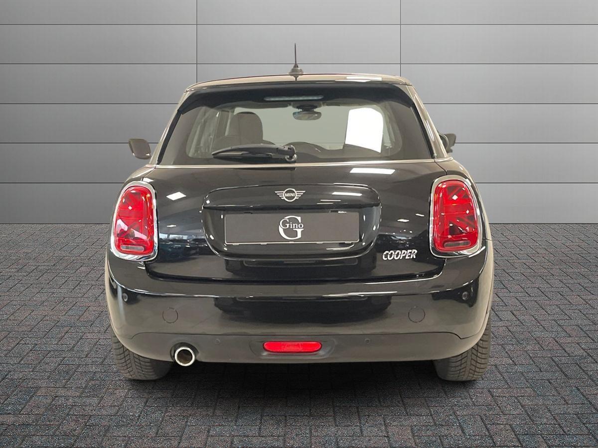 MINI Mini IV F55 2018 5p - Mini 5p 1.5 Cooper Business auto