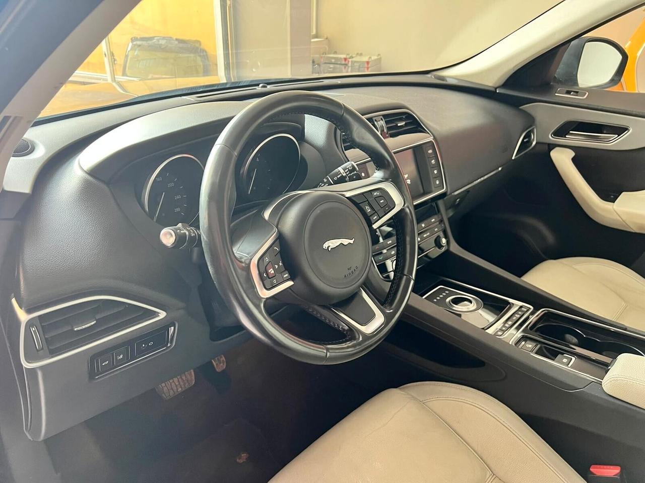 Jaguar F-Pace 2.0 D 180 CV AWD Pure