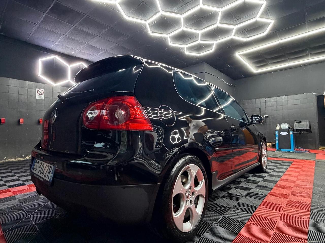 Volkswagen Golf GTI 2.0 16V TFSI 3p.