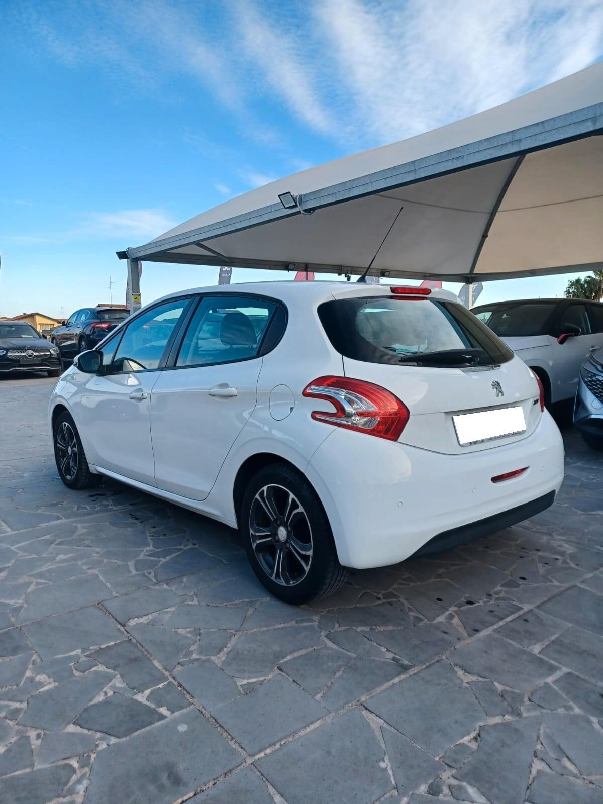 Peugeot 208 PureTech 82 5 porte Allure
