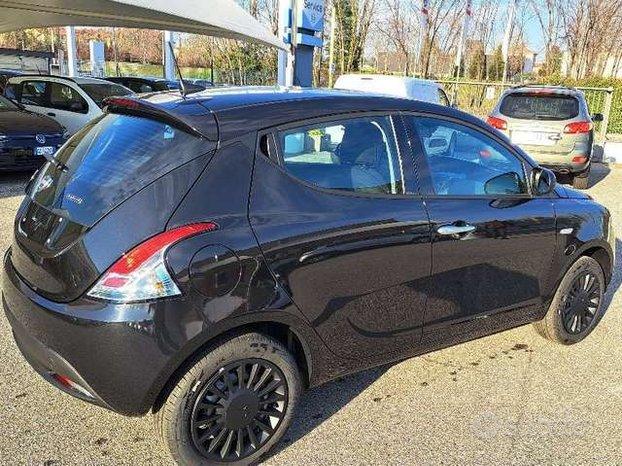 Lancia Ypsilon SILVER