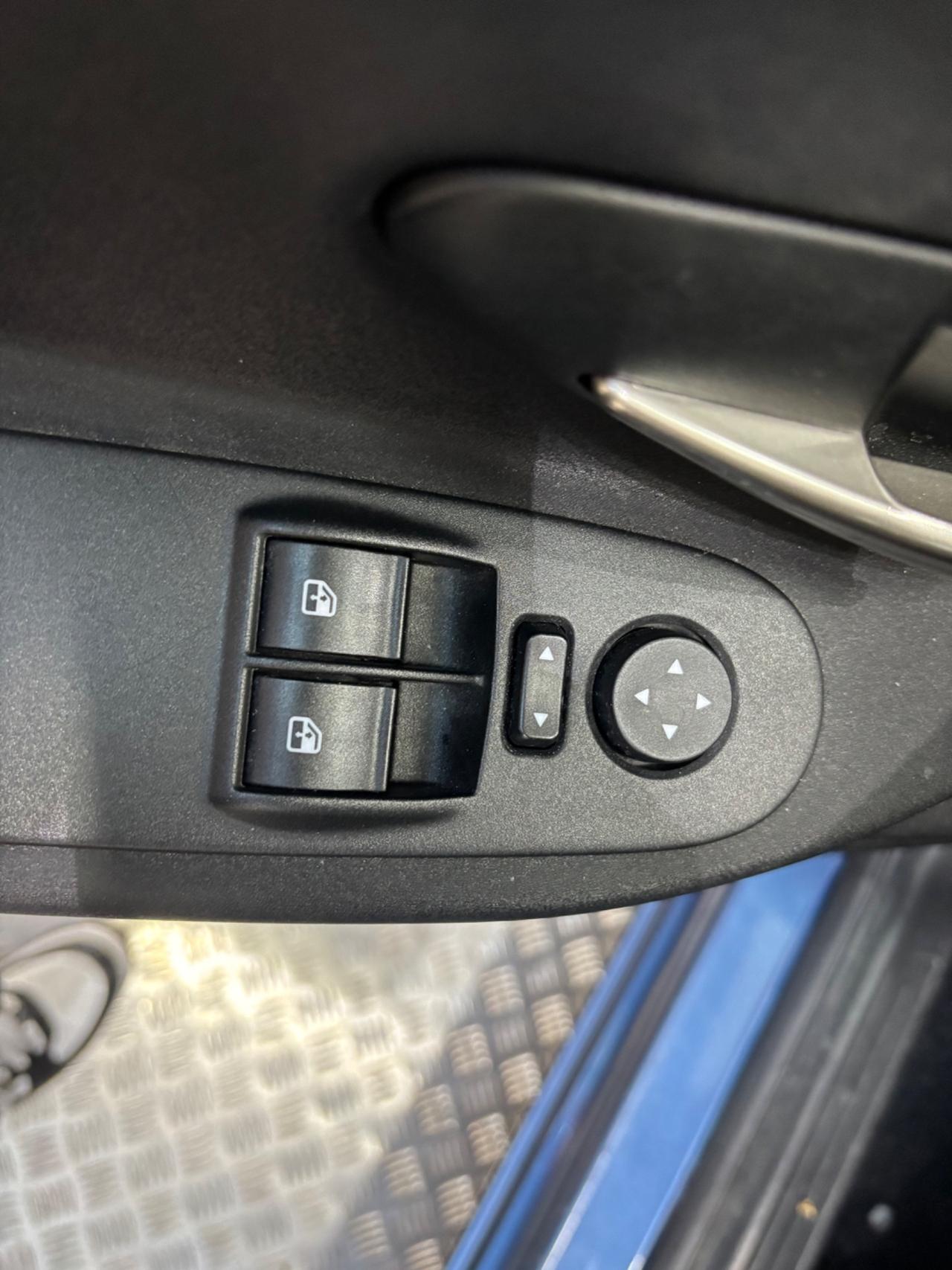 Lancia Ypsilon 1.0 FireFly 5 porte S&S Hybrid Ecochic Gold