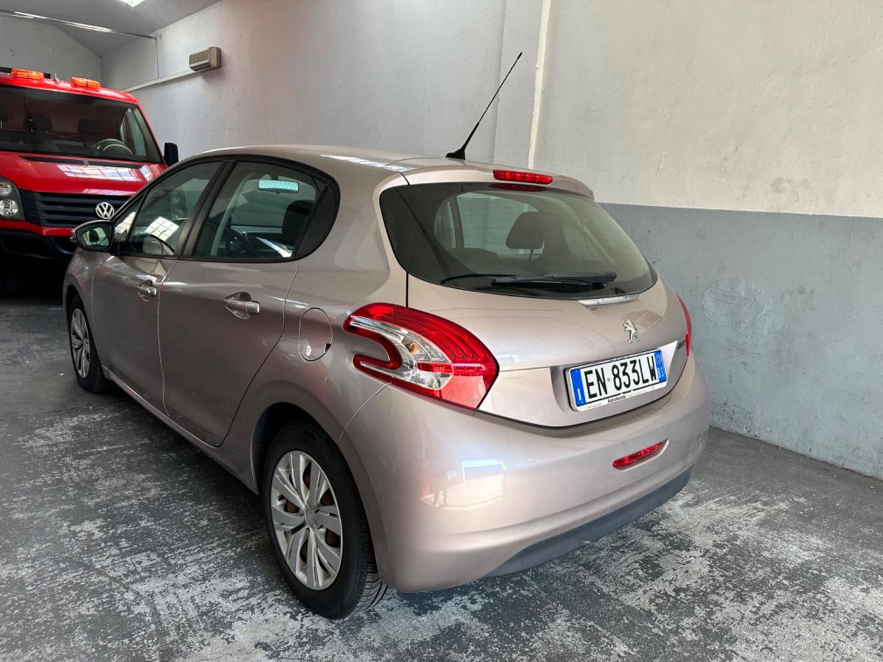 Peugeot 208 1.4 HDi 68 CV 5 porte Allure