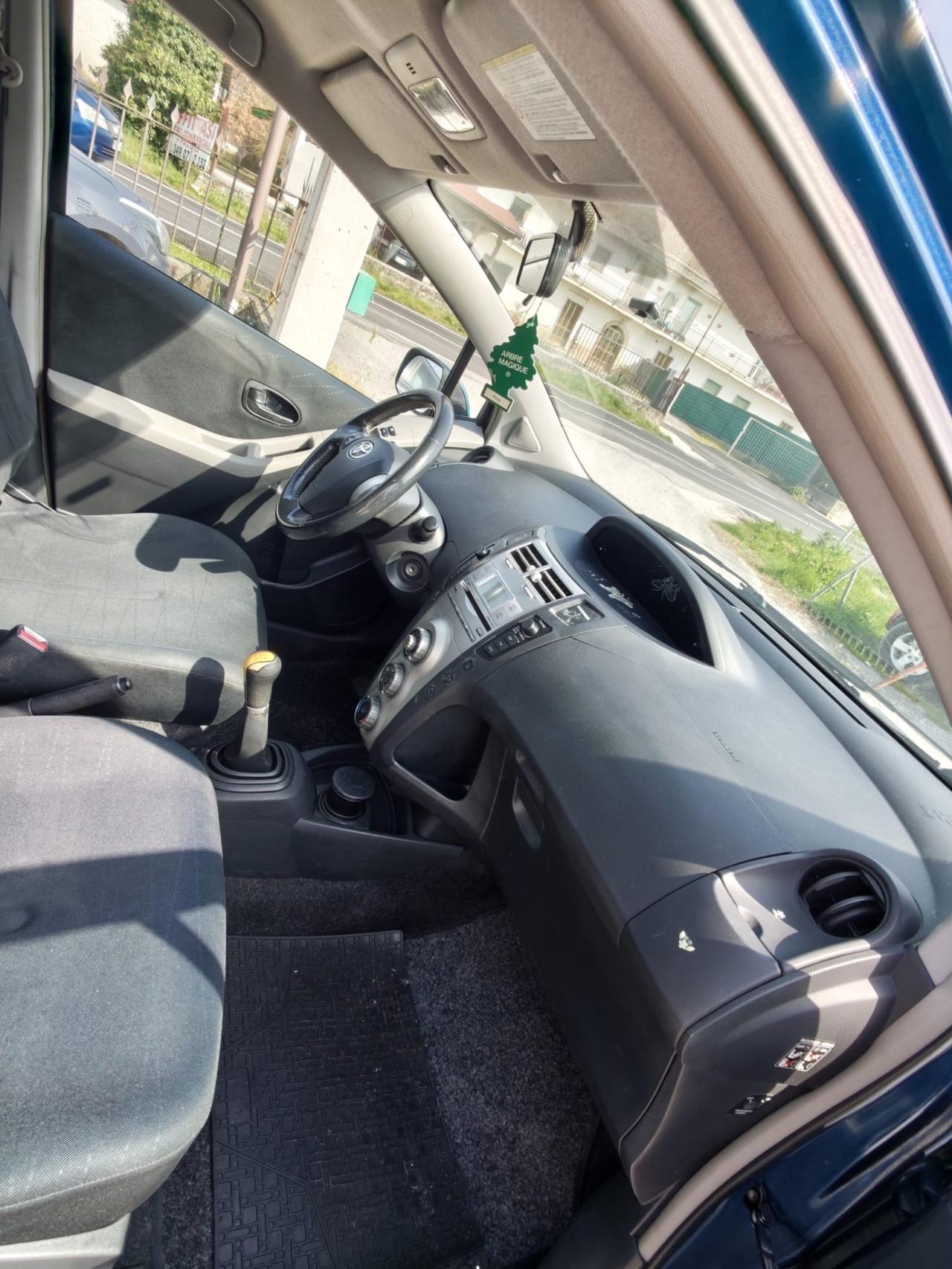 Toyota Yaris 1.0 5 porte Sol km 129 mila certificati