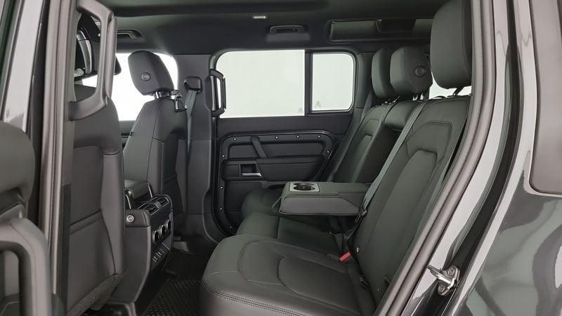 Land Rover Defender D200 AWD Auto 110 X-Dynamic SE