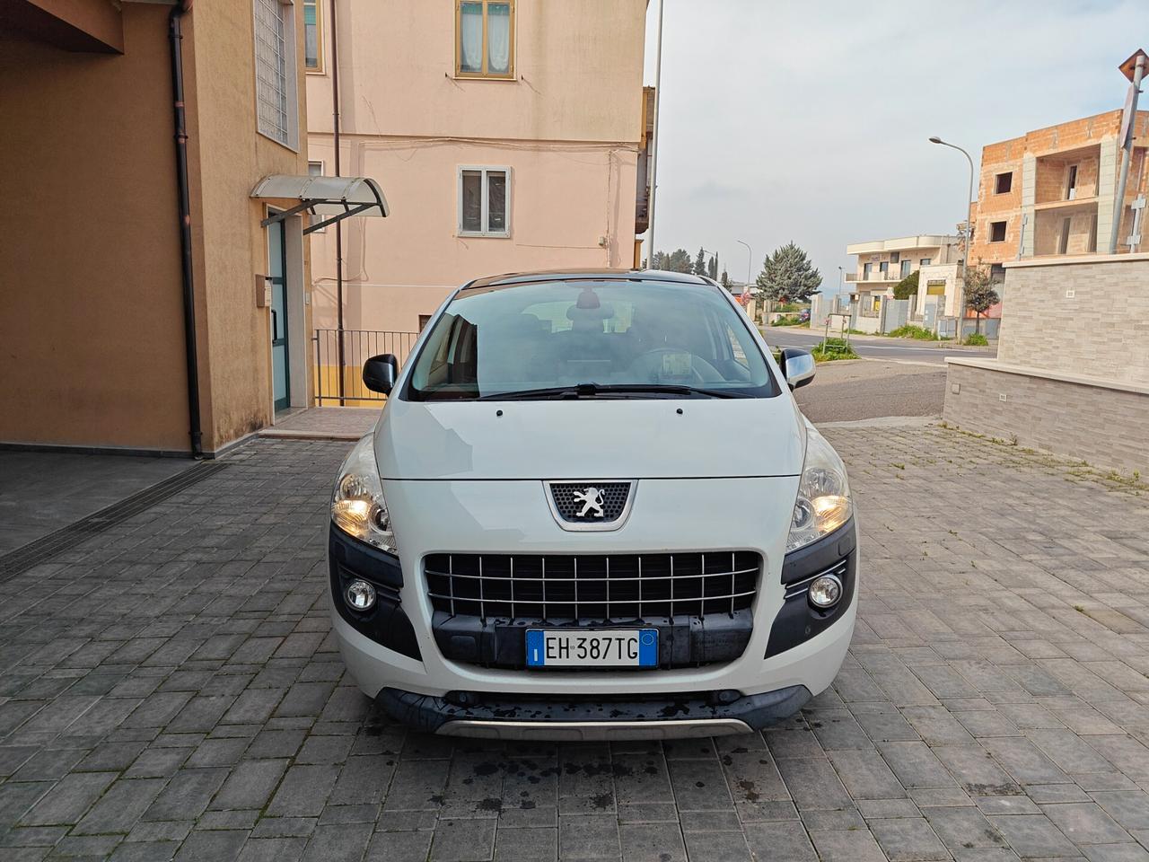 Peugeot 3008 1.6 HDi 112CV cambio robotizzato Business