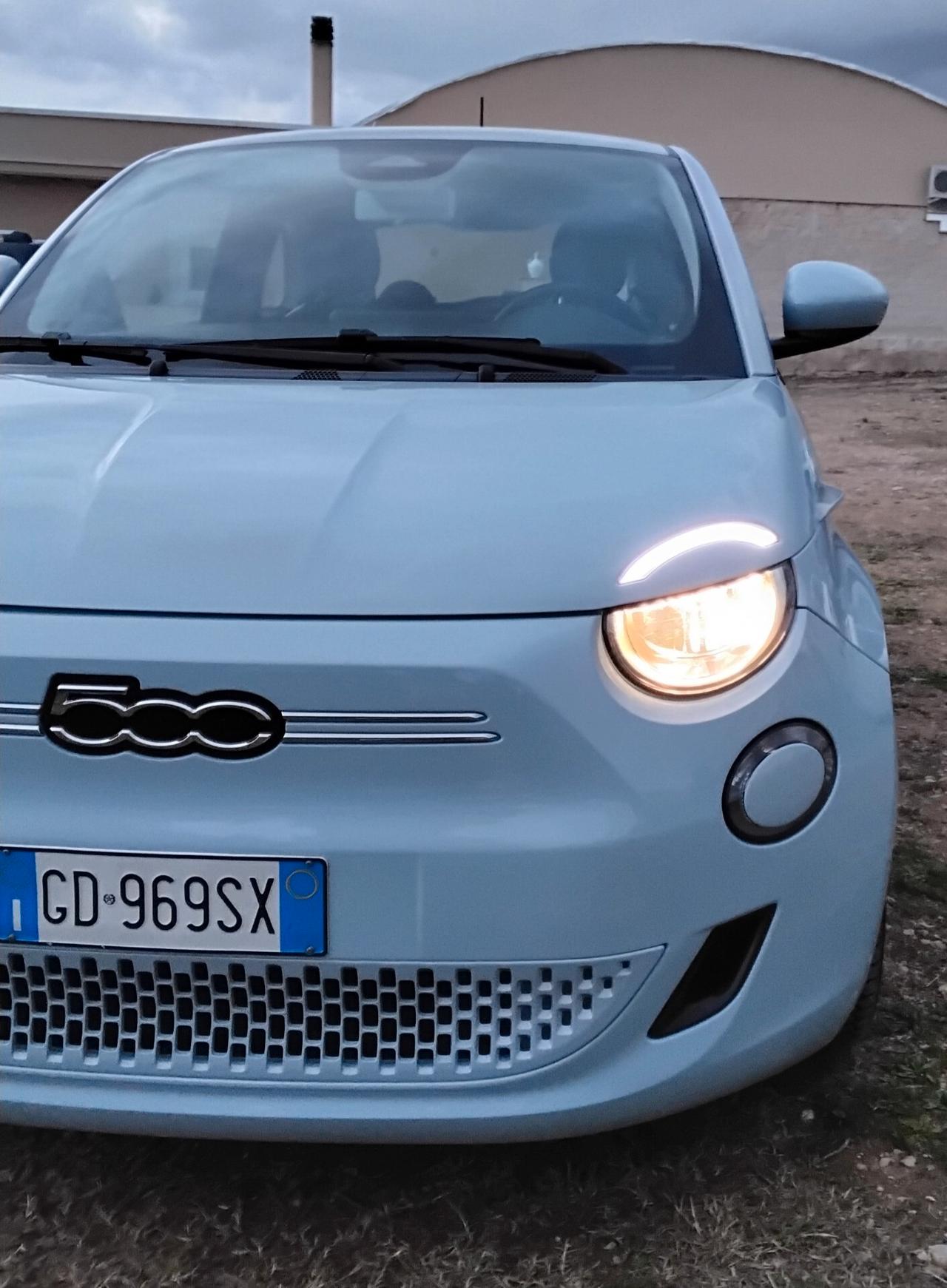 Fiat 500 500e Berlina 42 kWh La Prima