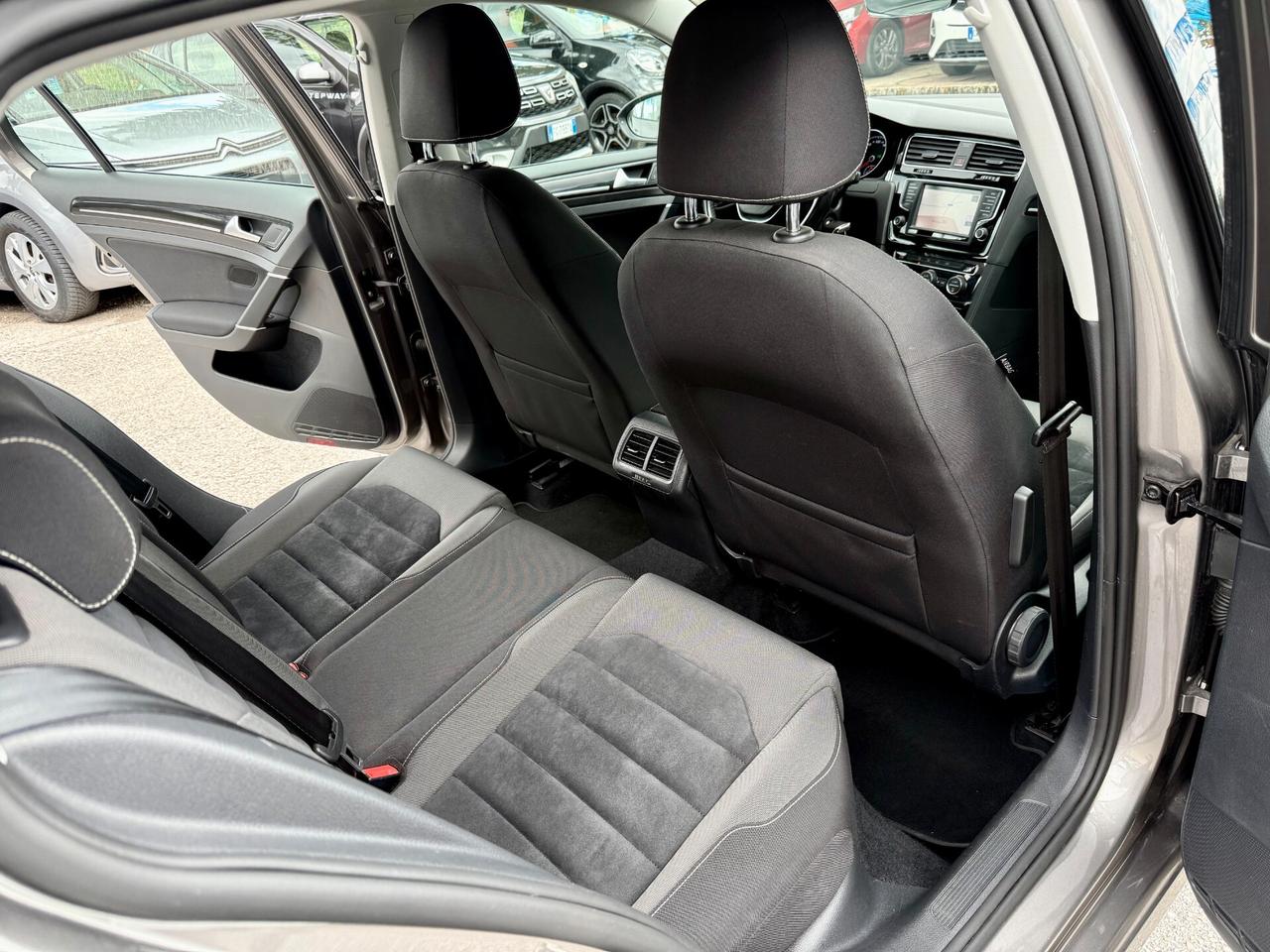 " DA VETRINA " Volkswagen Golf 1.6 TDI DSG Highline