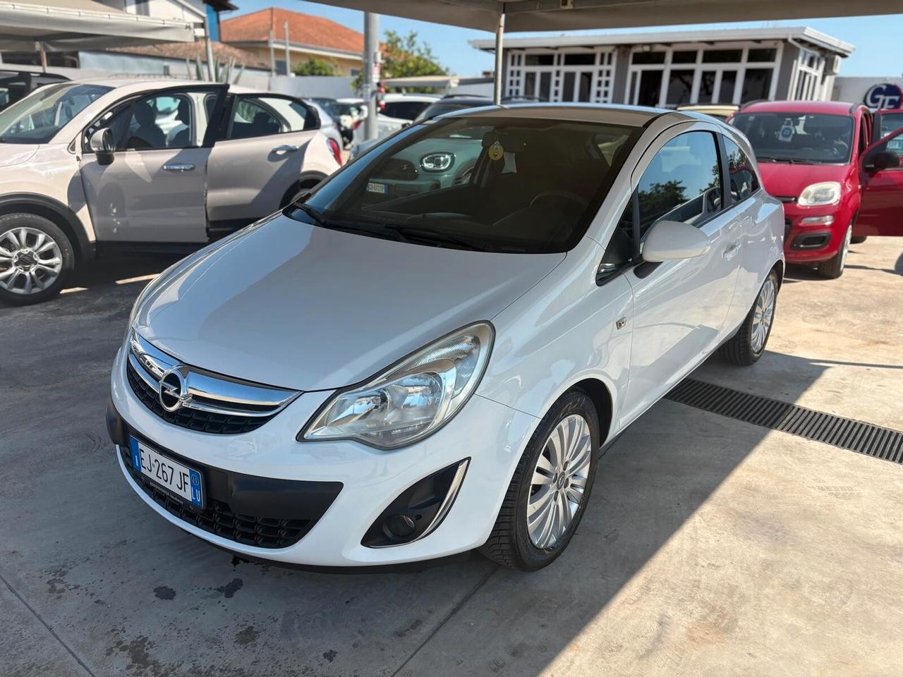 Opel Corsa 1.2 3 porte b-color