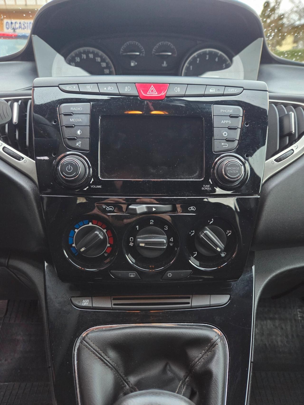 Lancia Ypsilon NEOPATENTATI - 2017