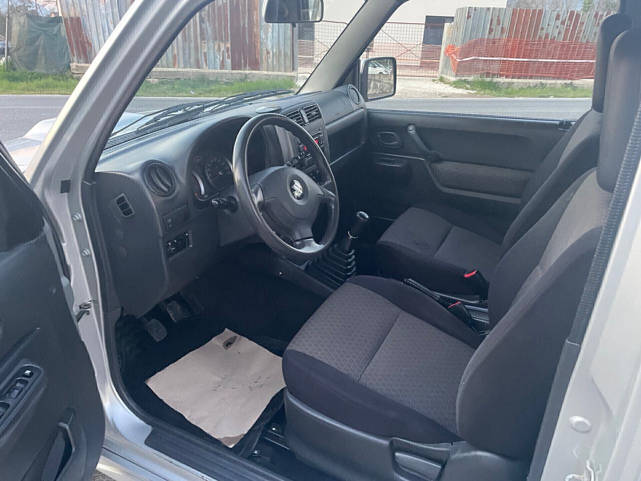 Suzuki Jimny 1.5 DDiS cat 4WD GANCIO TRAINO TAGLIANDATA 4 GOMME NUOVE