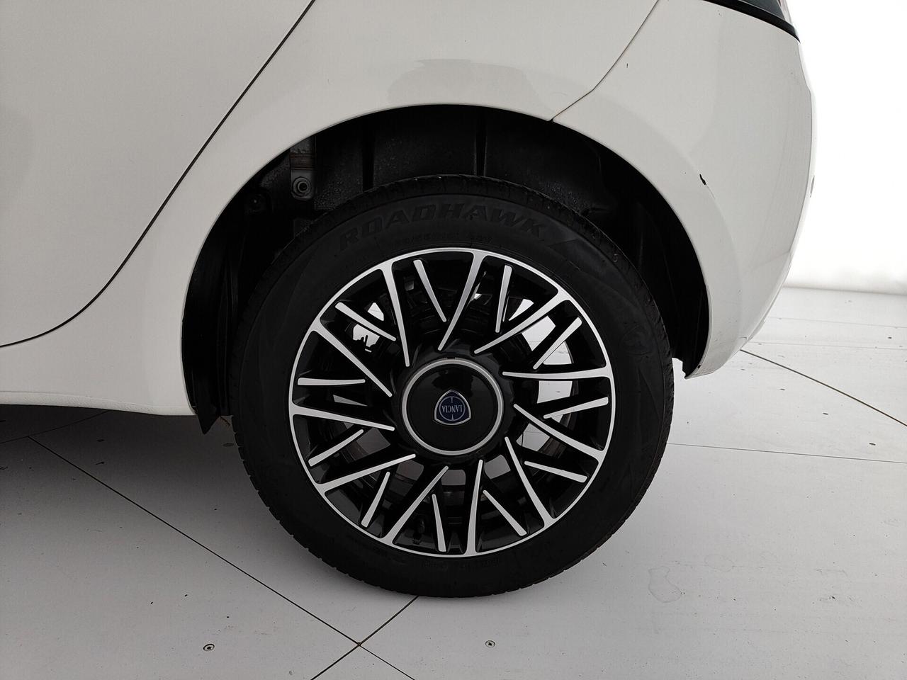 Lancia Ypsilon 1.0 FireFly 5 porte S&S Hybrid Platino