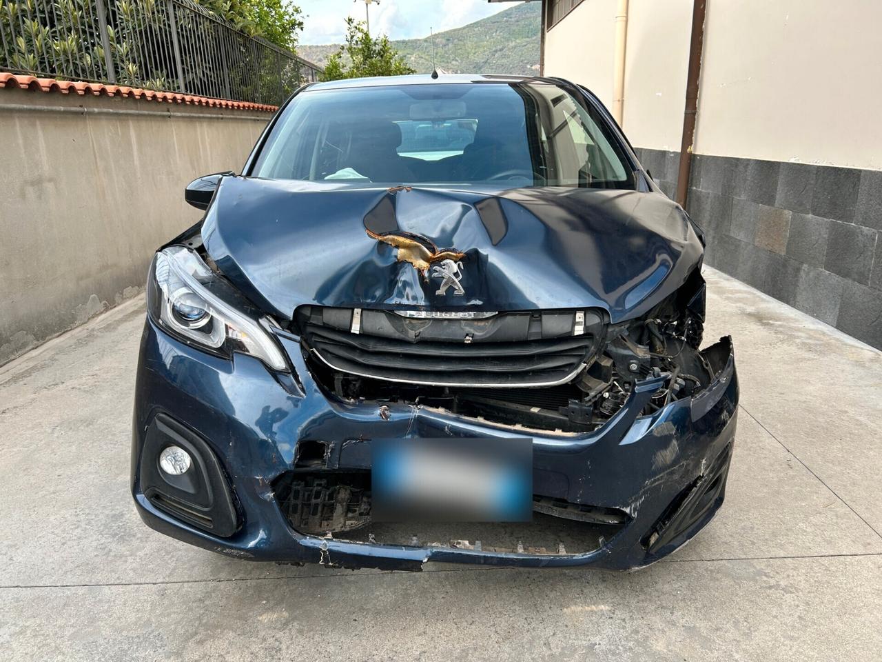 Peugeot 108 1.0 Benz. Aut. 68CV - 2016 Incidentata