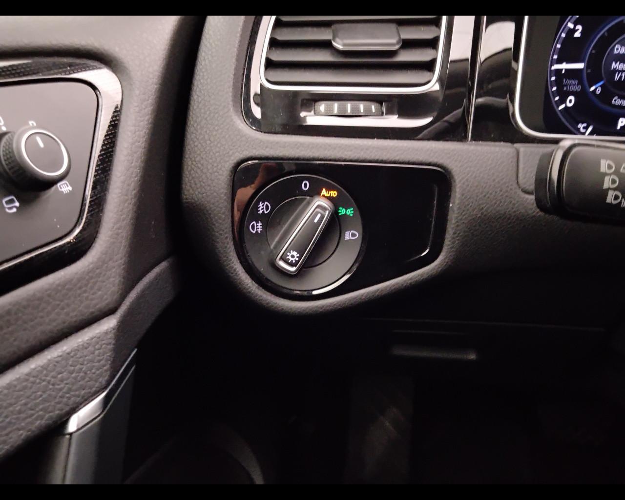 VOLKSWAGEN Golf VII 2017 5p - Golf 5p 1.5 tsi Executive 130cv dsg