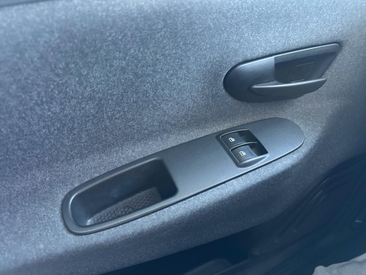 Lancia Ypsilon 1.0 Hybrid Silver