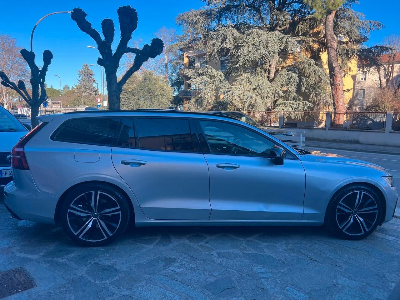 VOLVO V60 B4 GEARTRONIC R-DESING