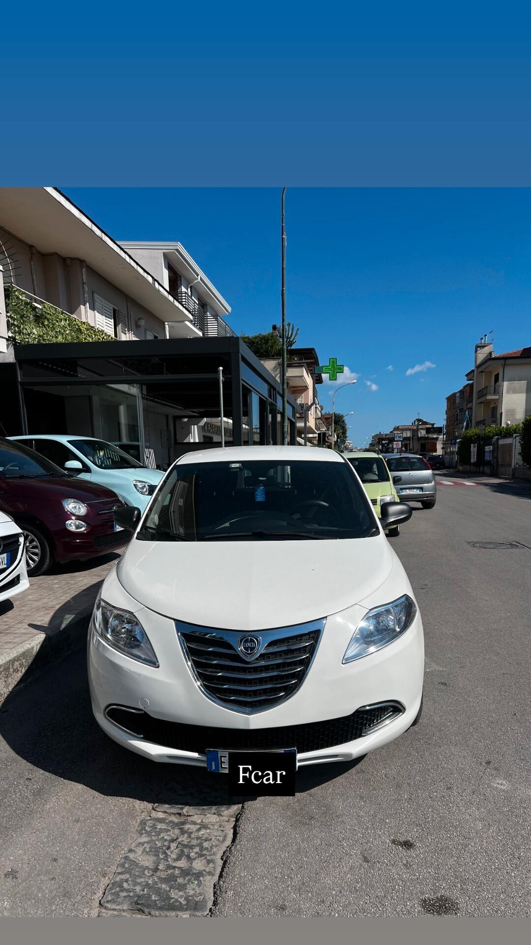 Lancia Ypsilon 1.2 69 CV 5 porte GPL Ecochic Silver neopatentati