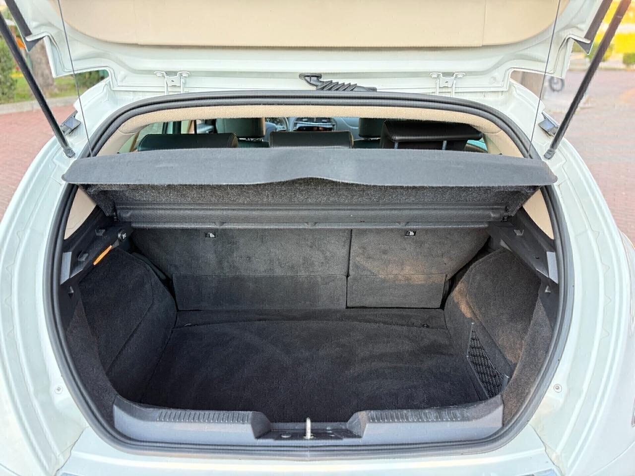 Lancia Delta 1.4 T-Jet 120 CV Gold Ecochic GPL,tetto apribile,pelle,cerchi 17,cruise control,comandi al volante,blu&me,sensori di parcheggio,full