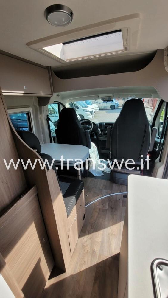 Carado CV600 van con letto matrimoniale posteriore