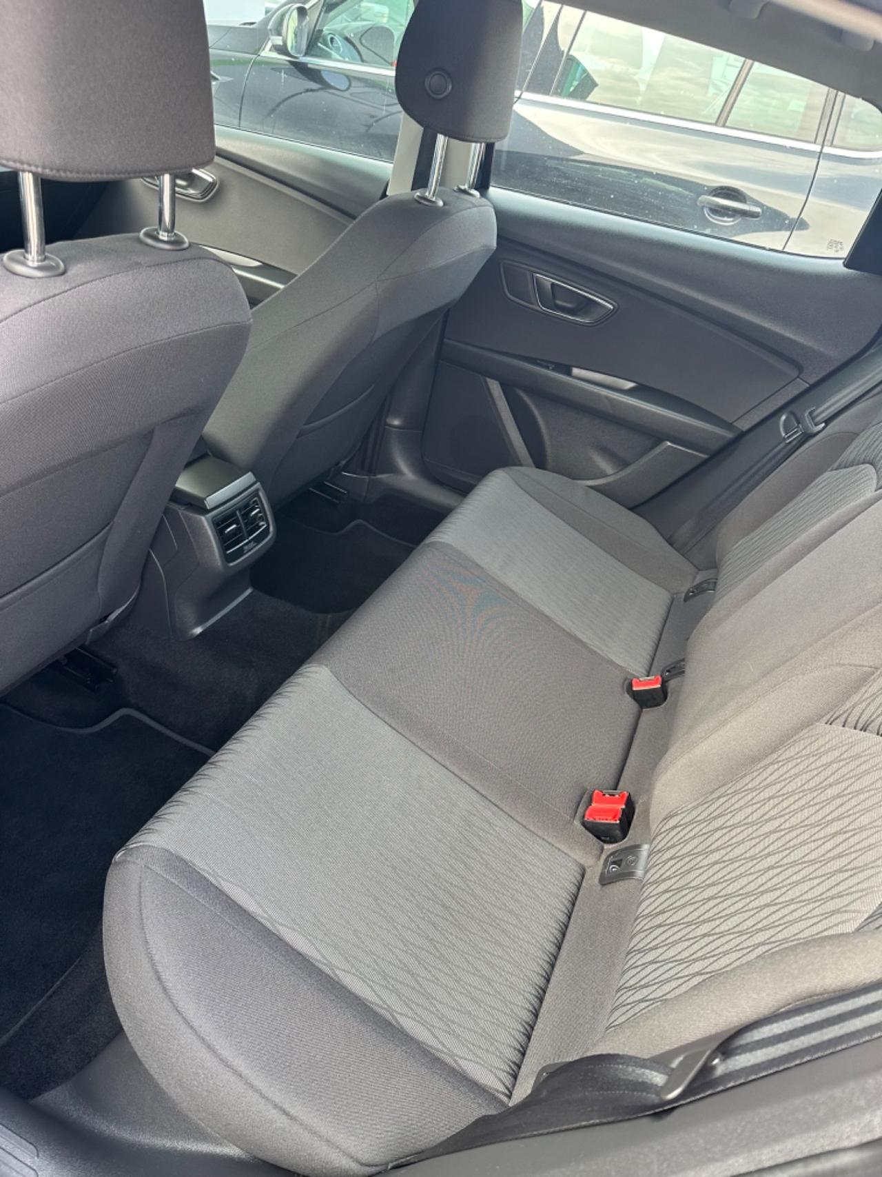 Seat Leon 1.6 TDI 105 CV ADATTA A NEOPATENTATI