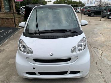 SMART - Fortwo - 1000 52 kW MHD coupé pure