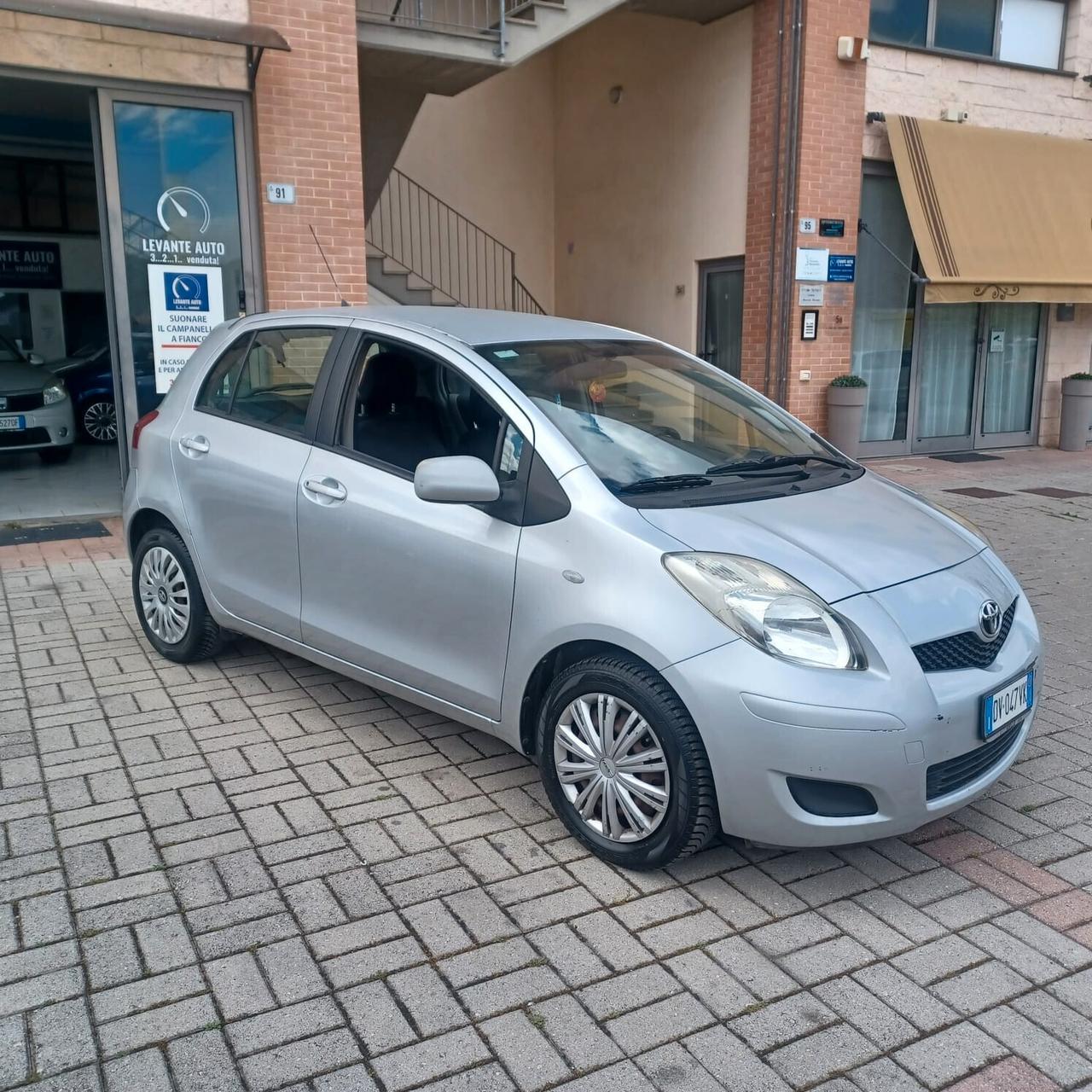 NEOPATENTATI YARIS 1.0 5 PORTE BEN CONSERVATA
