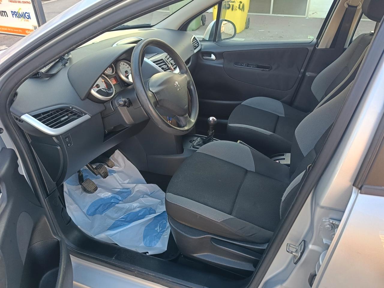 Peugeot 207 1.4 HDi 70CV 5p. ONE Line