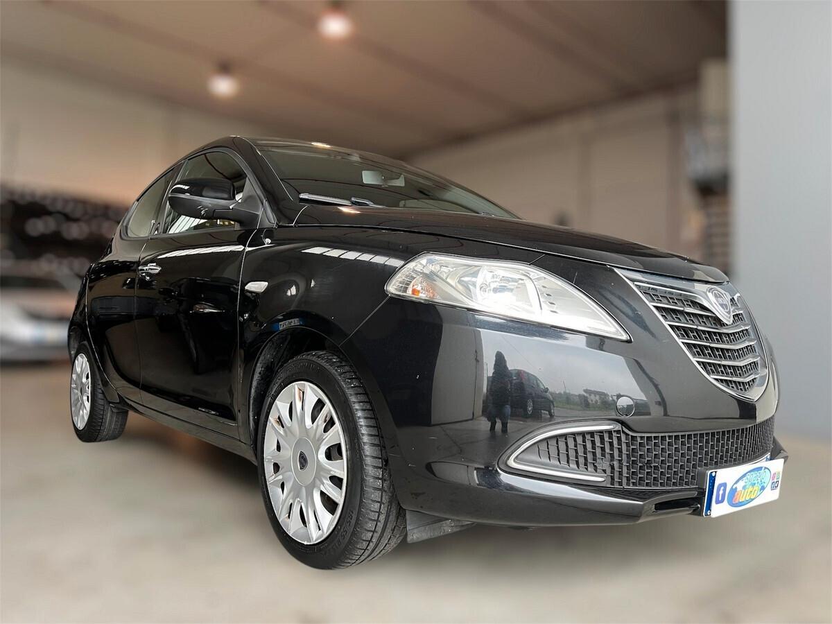 Lancia Ypsilon 1.2 69 CV 5 porte S&S Gold ok neopatentati