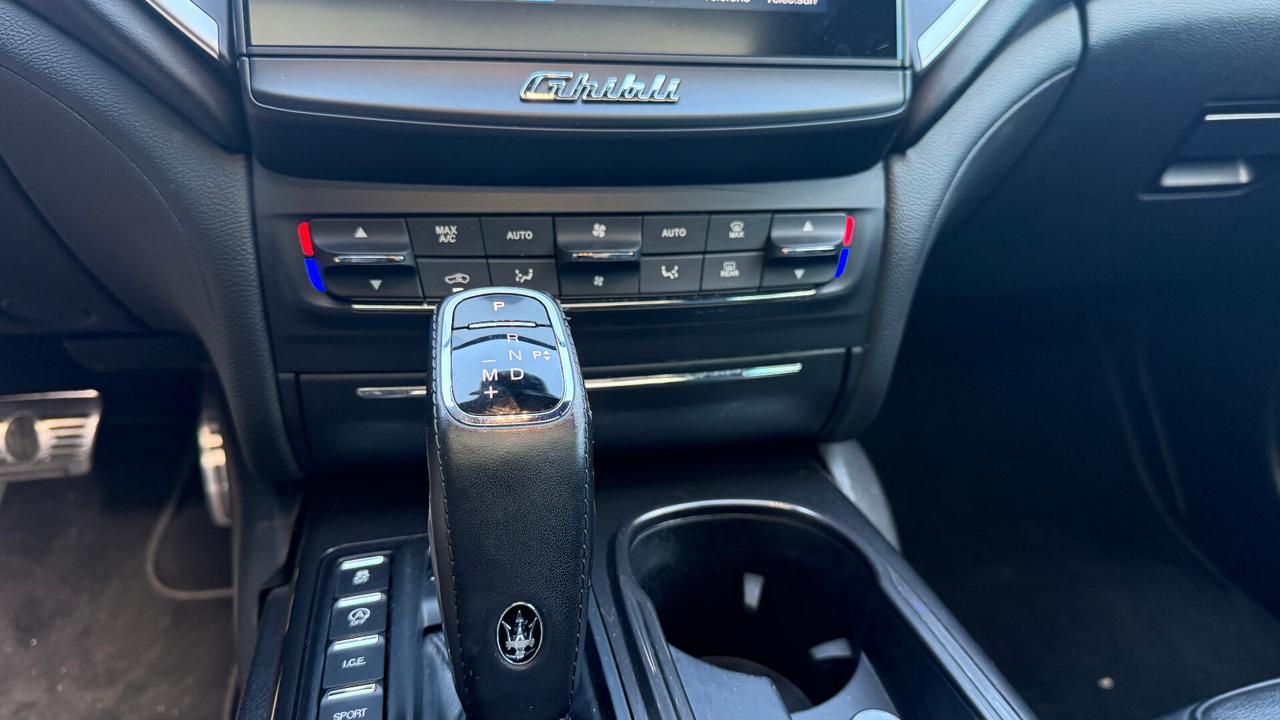 Maserati Ghibli V6 Diesel Gransport TETTO