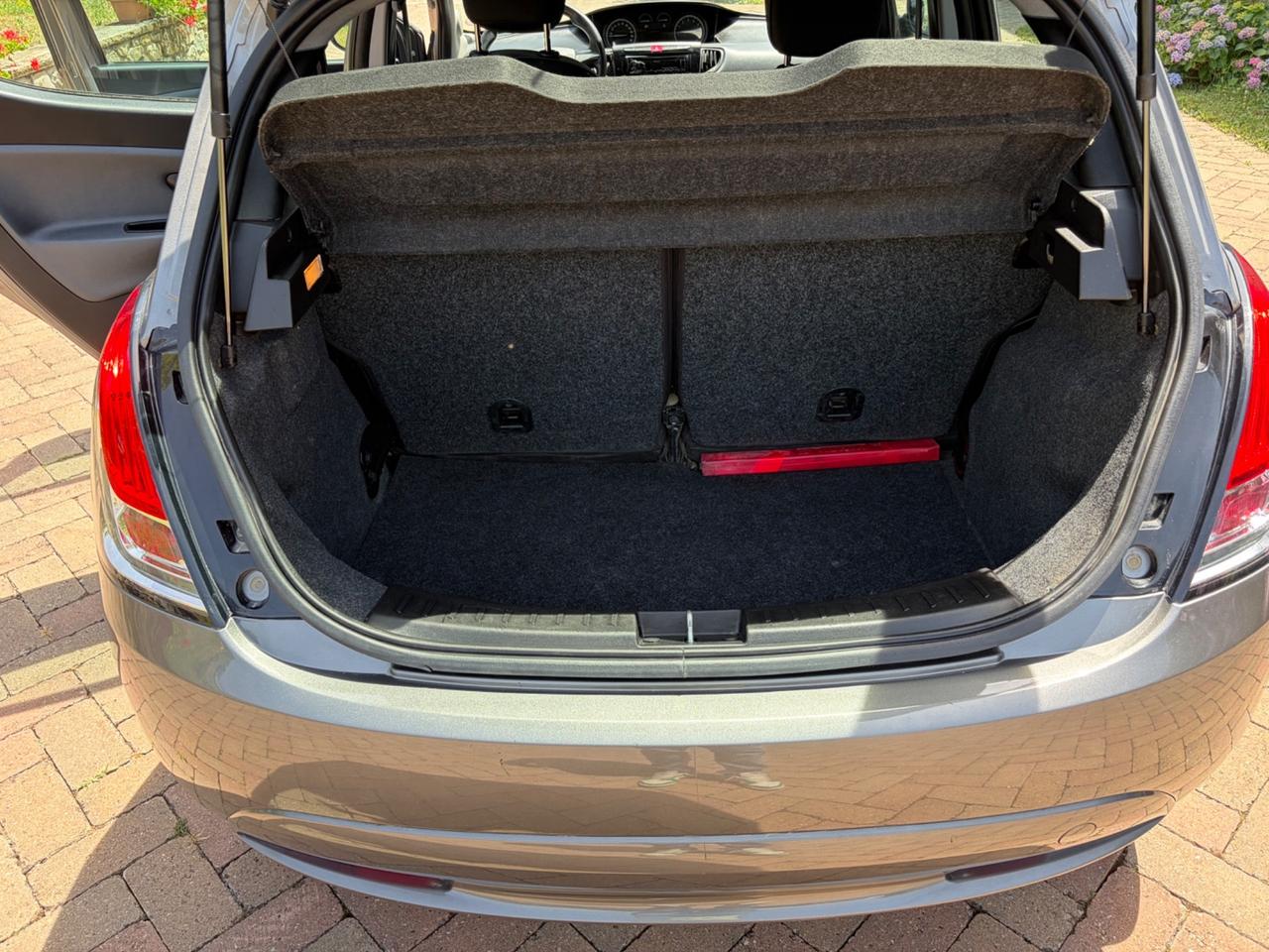 Lancia Ypsilon 1.2 69 CV 5 porte Gold OK NEOPATENTATI