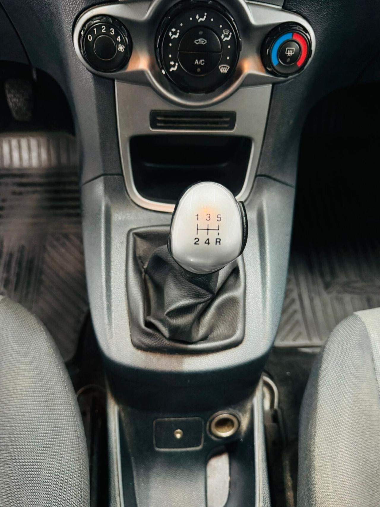 Ford Fiesta 1.4 TDCi 68CV 5 porte Titanium