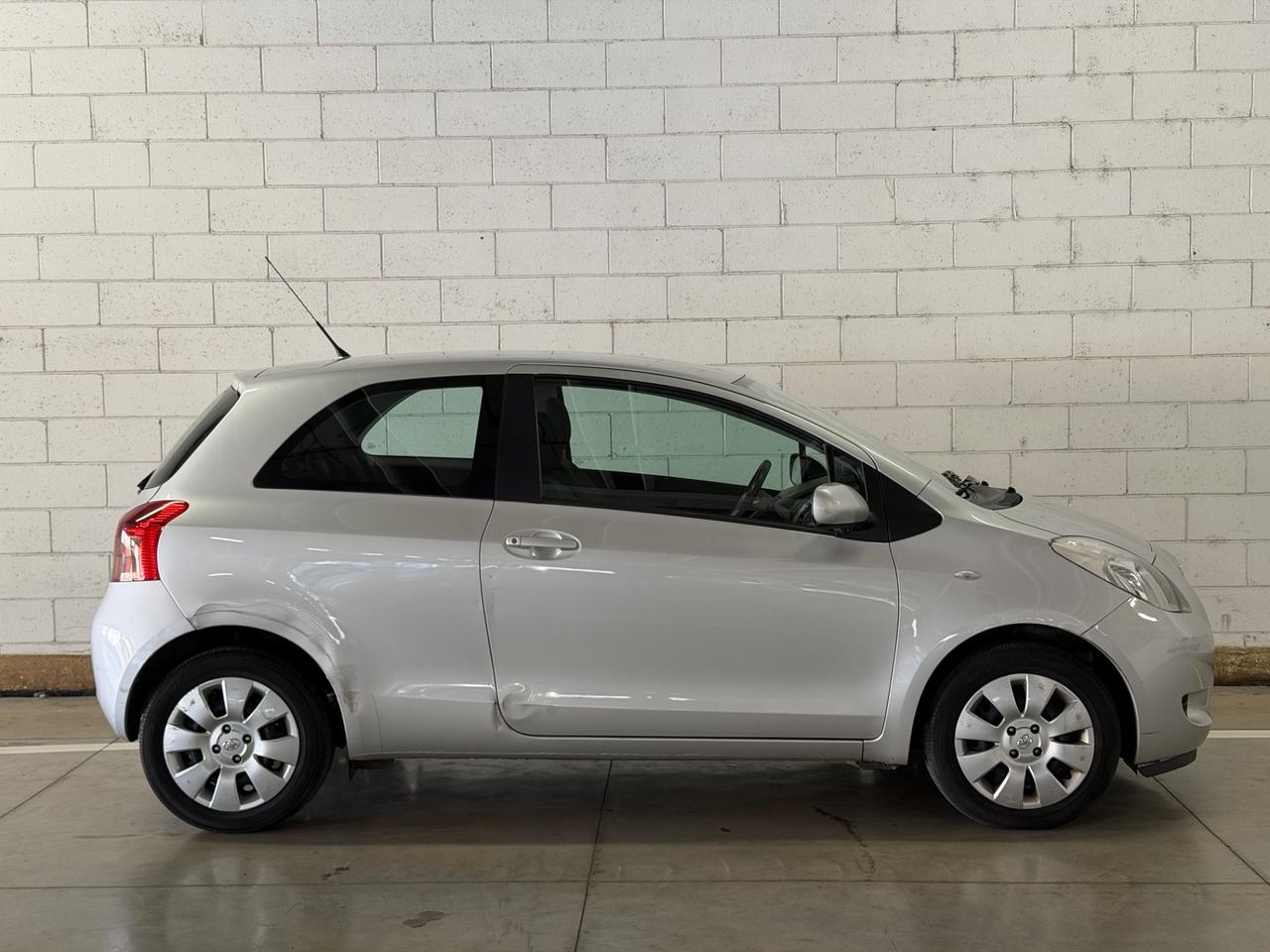 Toyota Yaris 1.3 3 porte Sol 13.000km