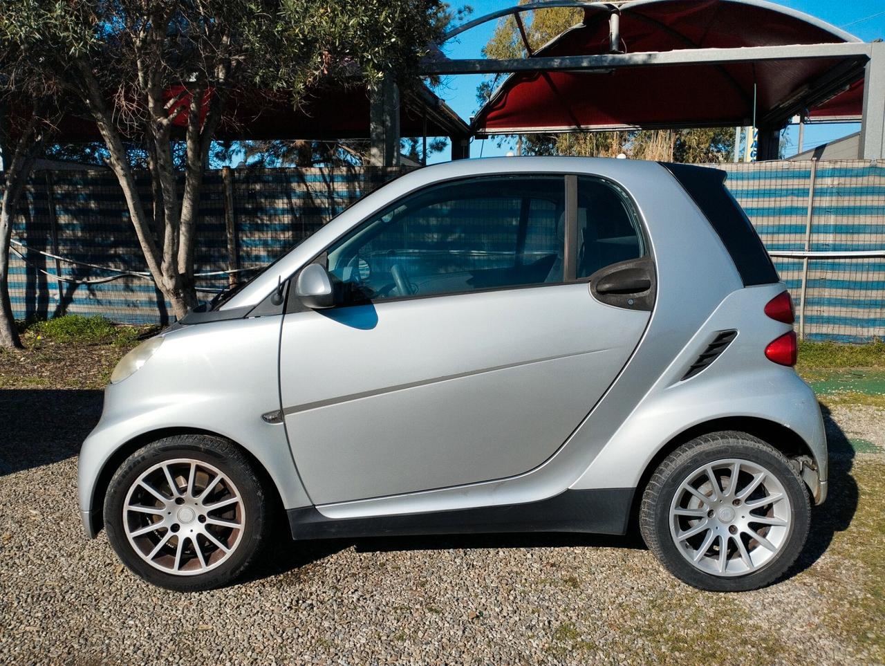 Smart ForTwo 1000 52 kW coupé limited one