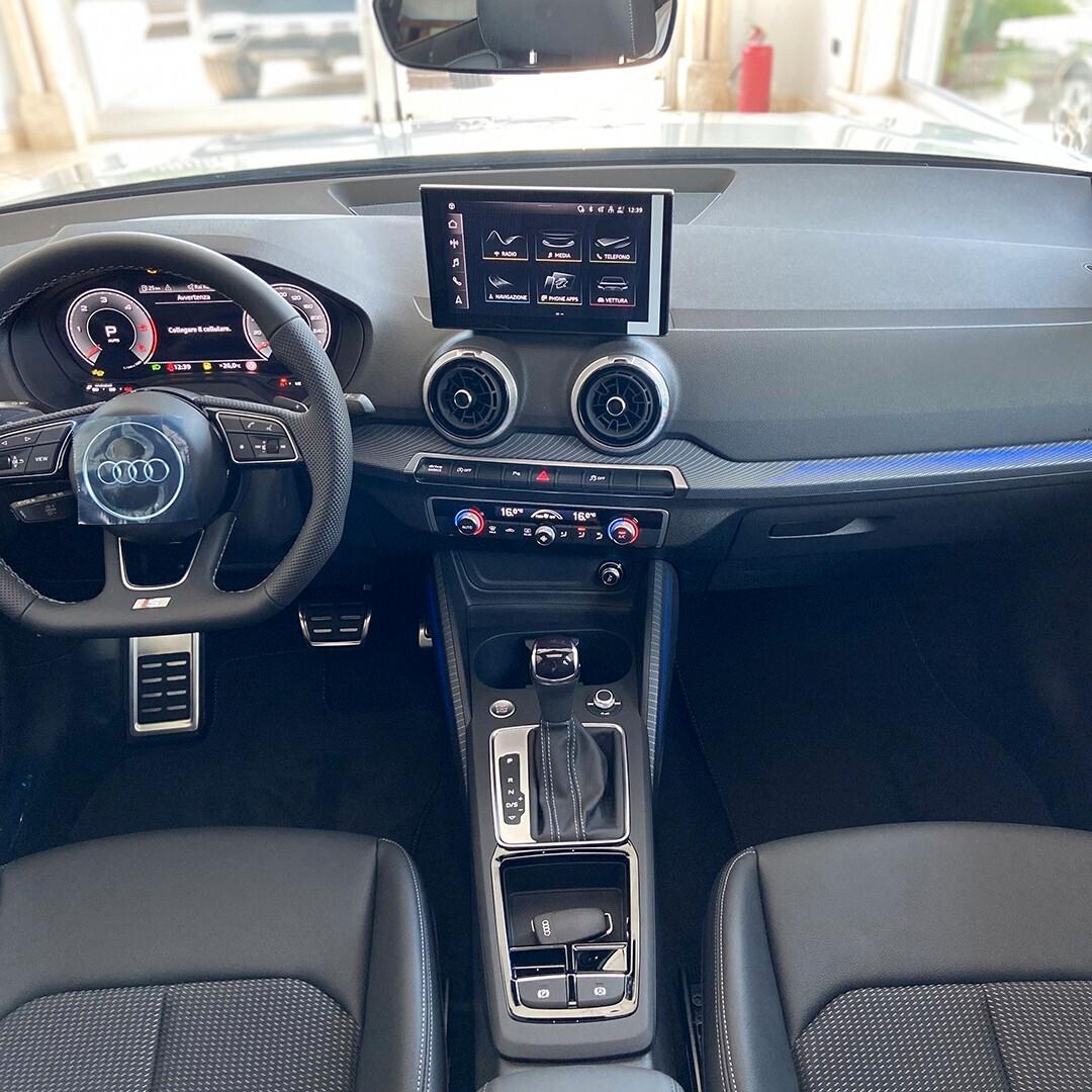 Audi Q2 35 TDI S tronic Identity Black tetto apribile