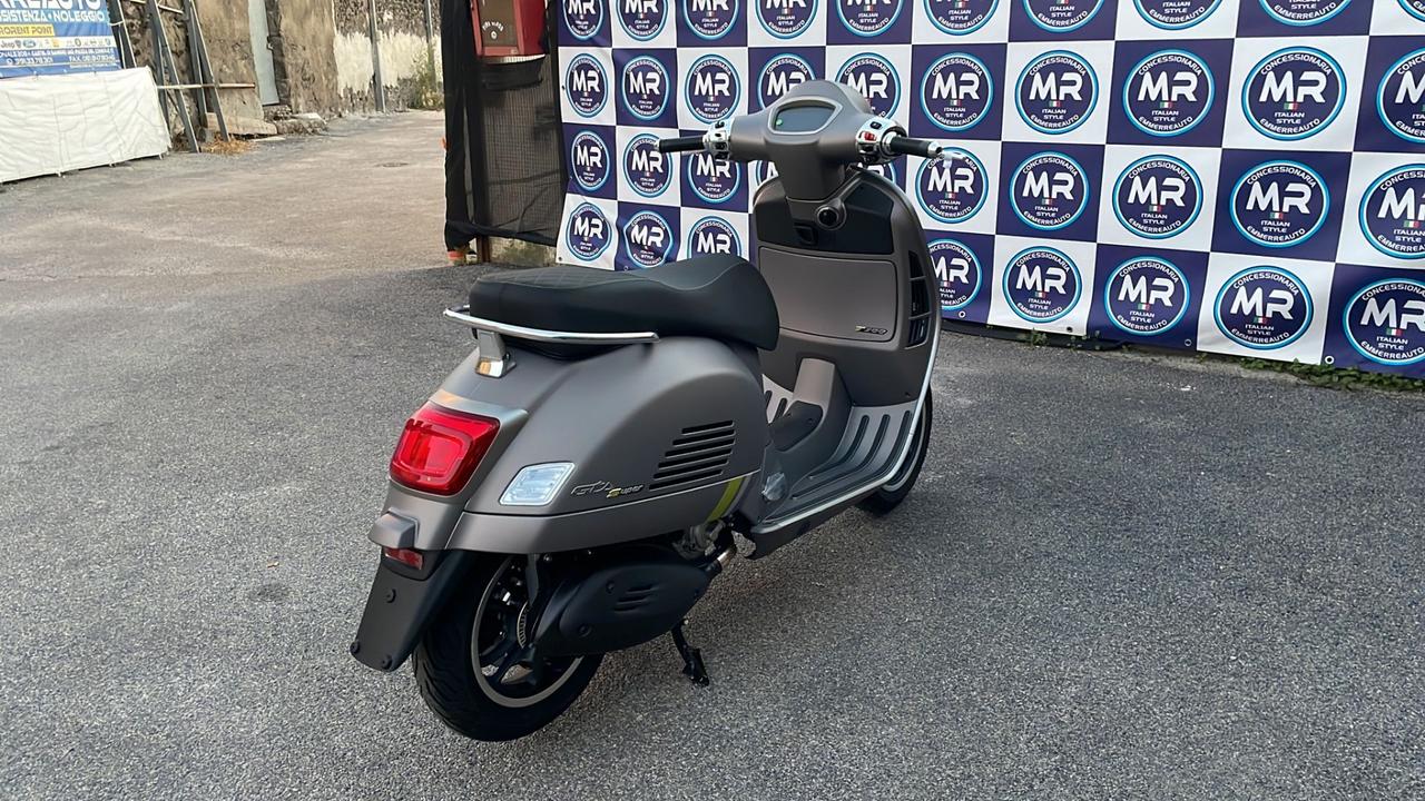 Piaggio Vespa 300 GTS Super Tech