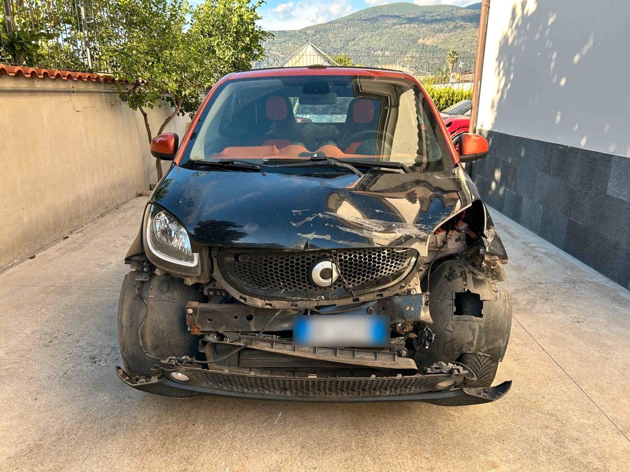 Smart ForTwo Cabrio 1.0 Benz 70CV Aut - 2016 Incidentata