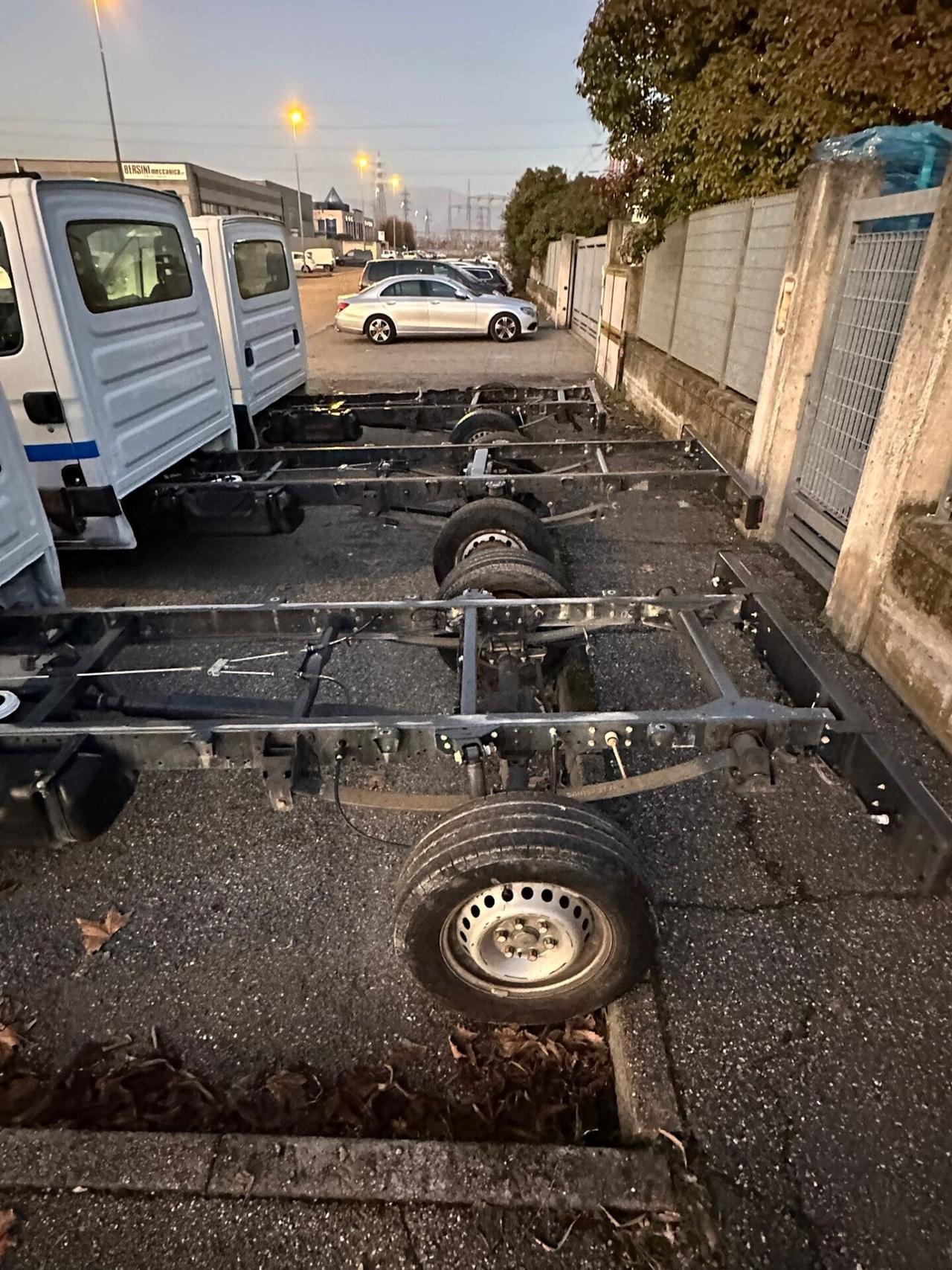 Iveco a telaio ruota singola