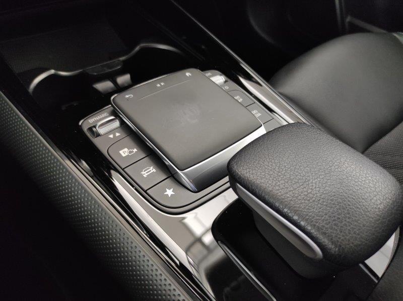 Mercedes-Benz GLA (H247) - GLA 200 d Automatic Business
