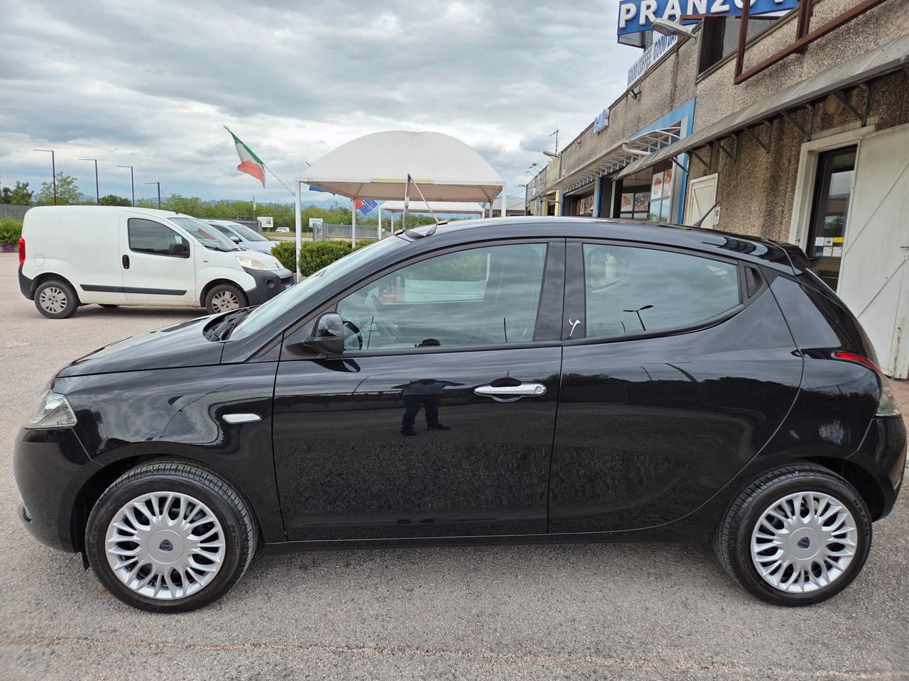 Lancia Ypsilon 1.2 69 CV 5 porte Gold