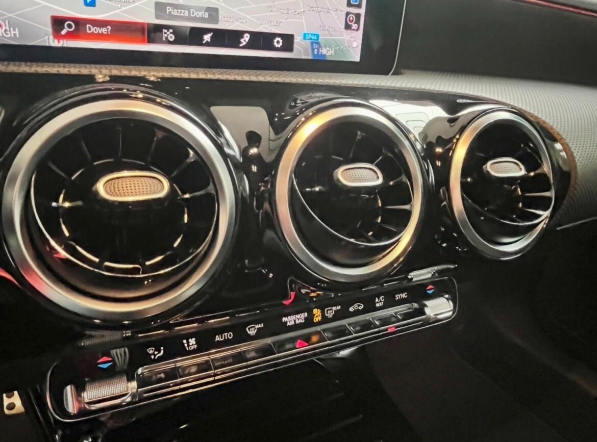 MERCEDES CLASSE A 1.6 TDI 116CV Sport Extra Cambio automatico Navi Cerchi AMG Pelle Alcantara allestimento AMG OK NEOPATENTATI