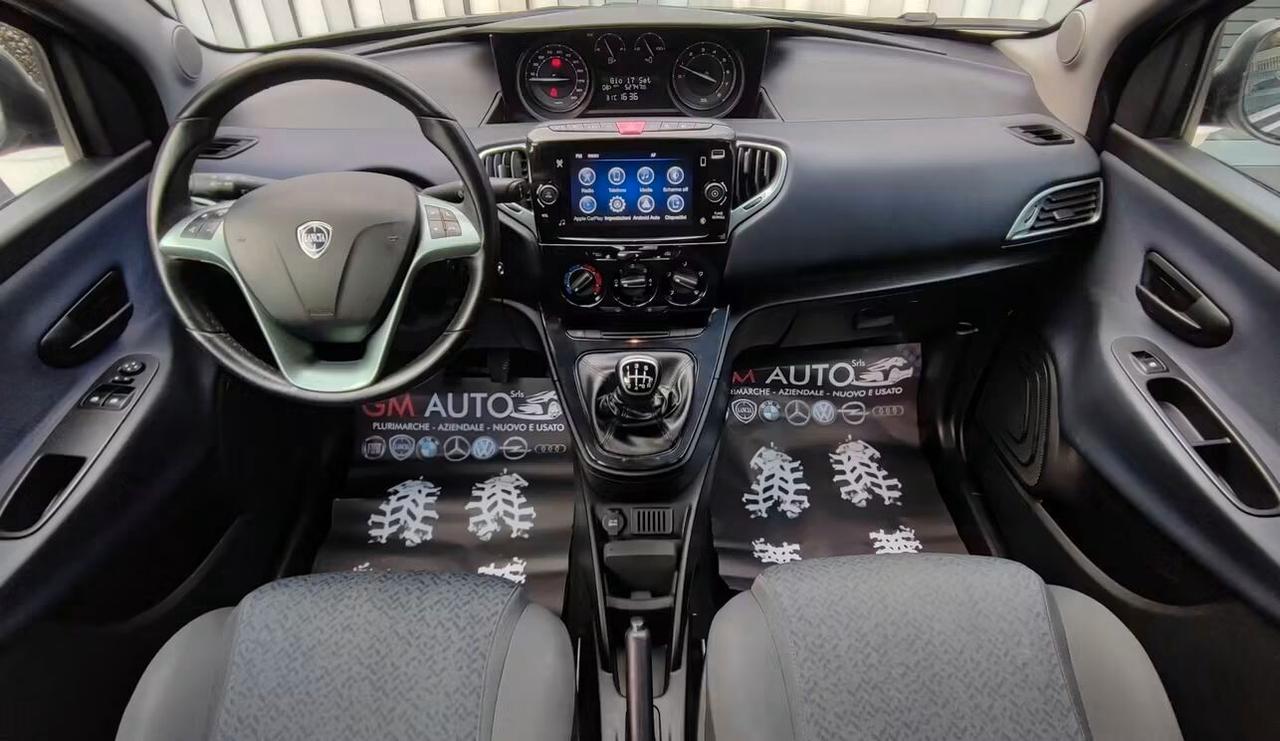 Ypsilon Gold retrocamera ricarica wireless 2023
