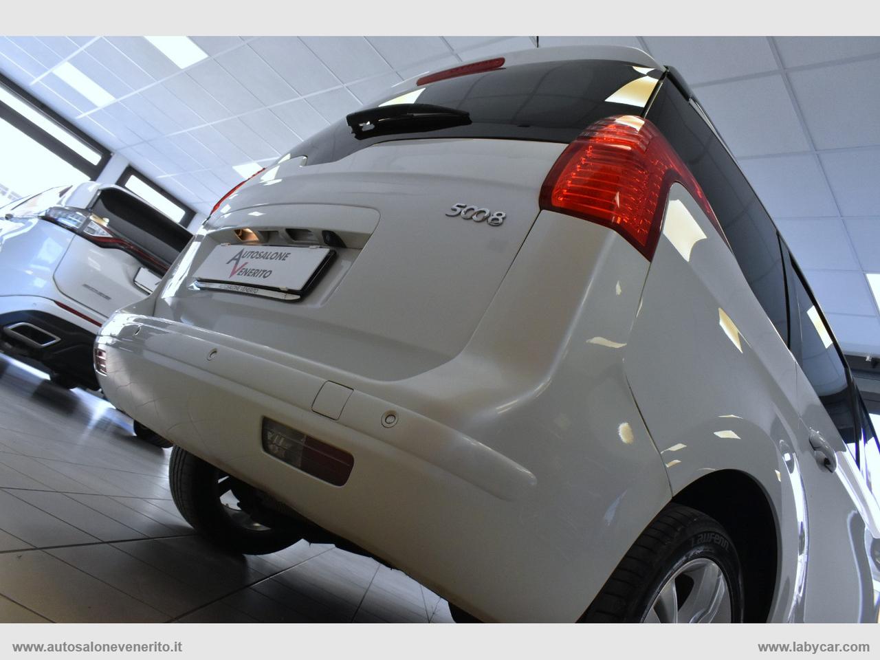 PEUGEOT 5008 BlueHDi 120 S&S Allure